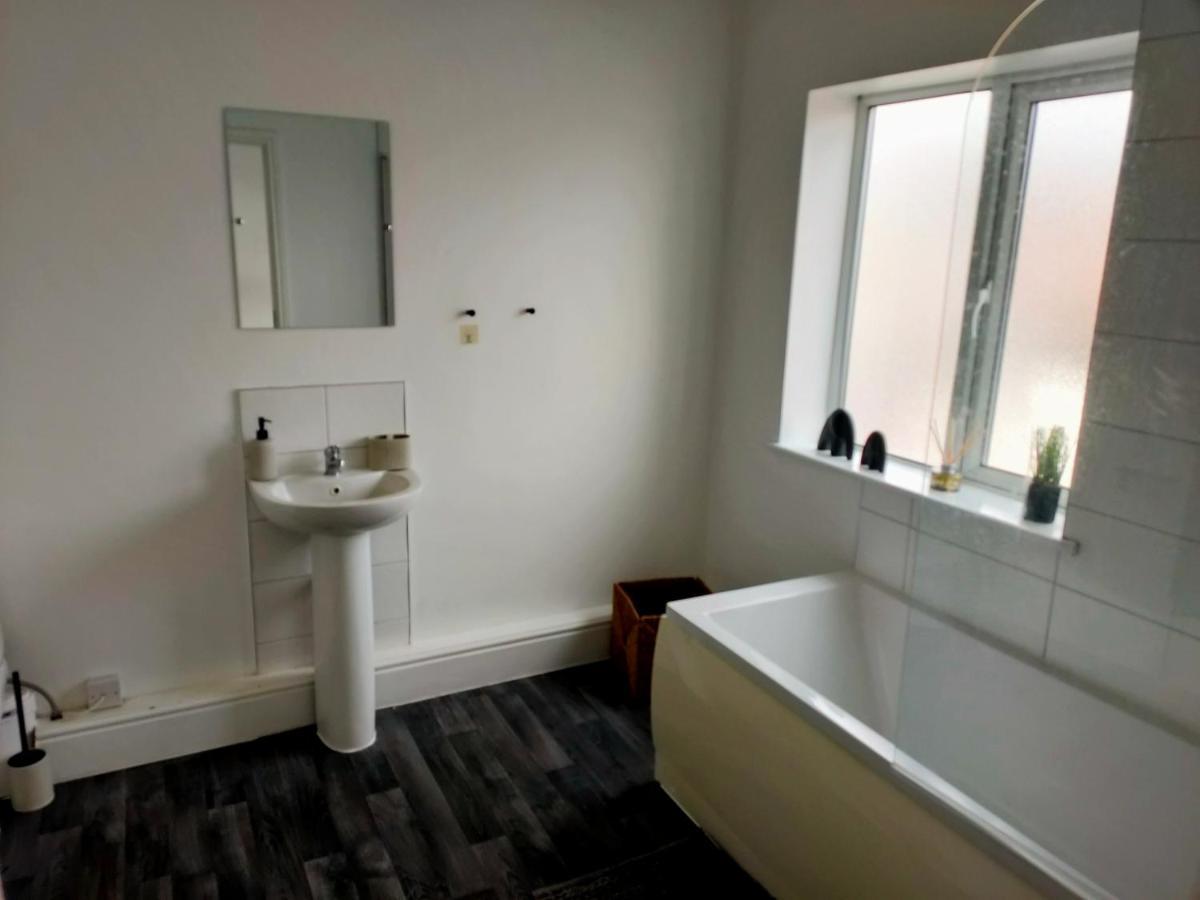 Wentworth Road Accomodation ดอนคาสเตอร์ ภายนอก รูปภาพ