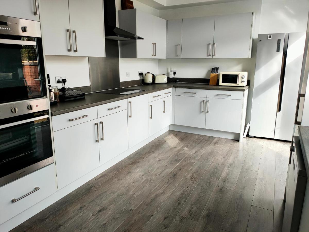Wentworth Road Accomodation ดอนคาสเตอร์ ภายนอก รูปภาพ