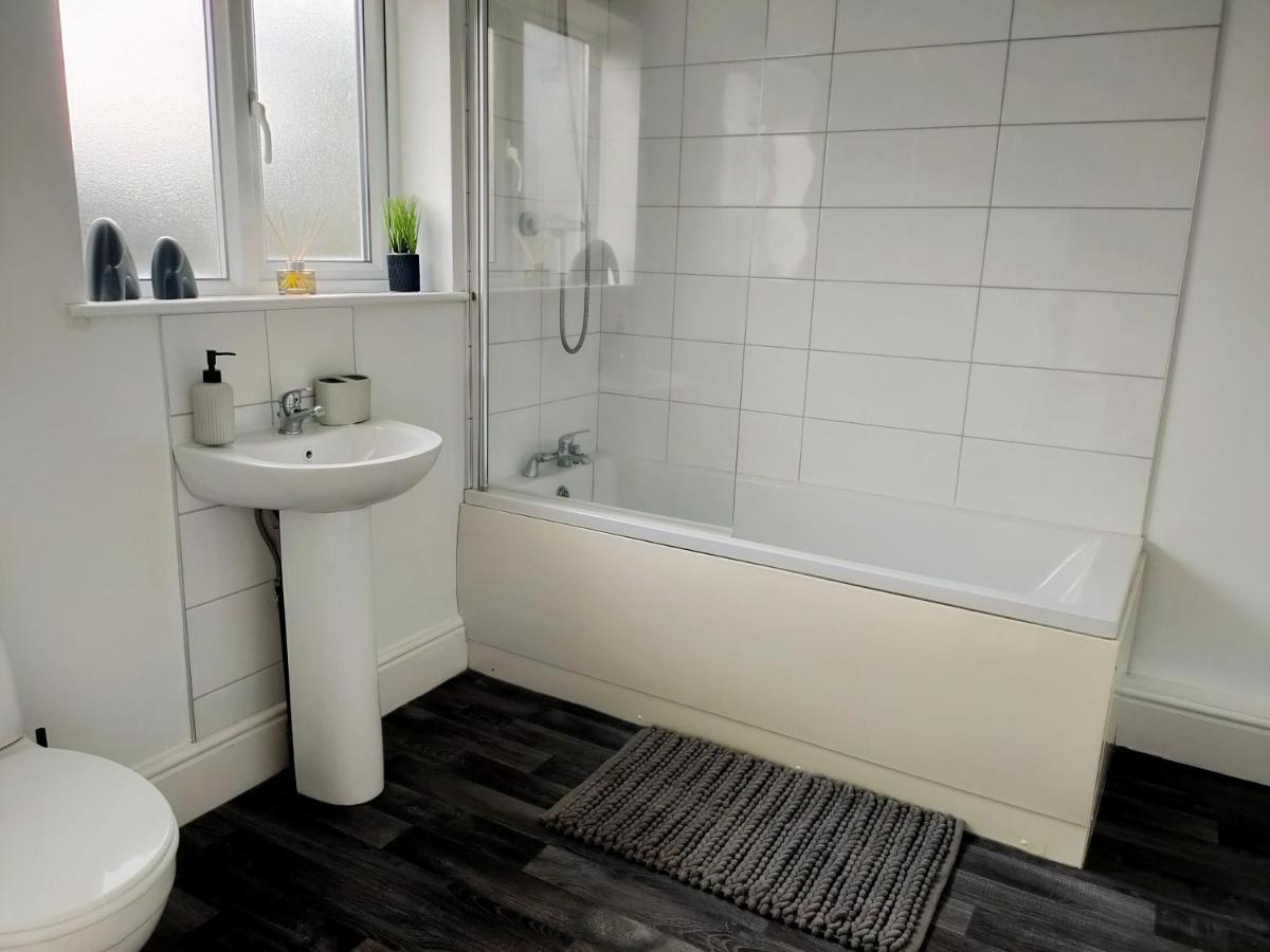 Wentworth Road Accomodation ดอนคาสเตอร์ ภายนอก รูปภาพ